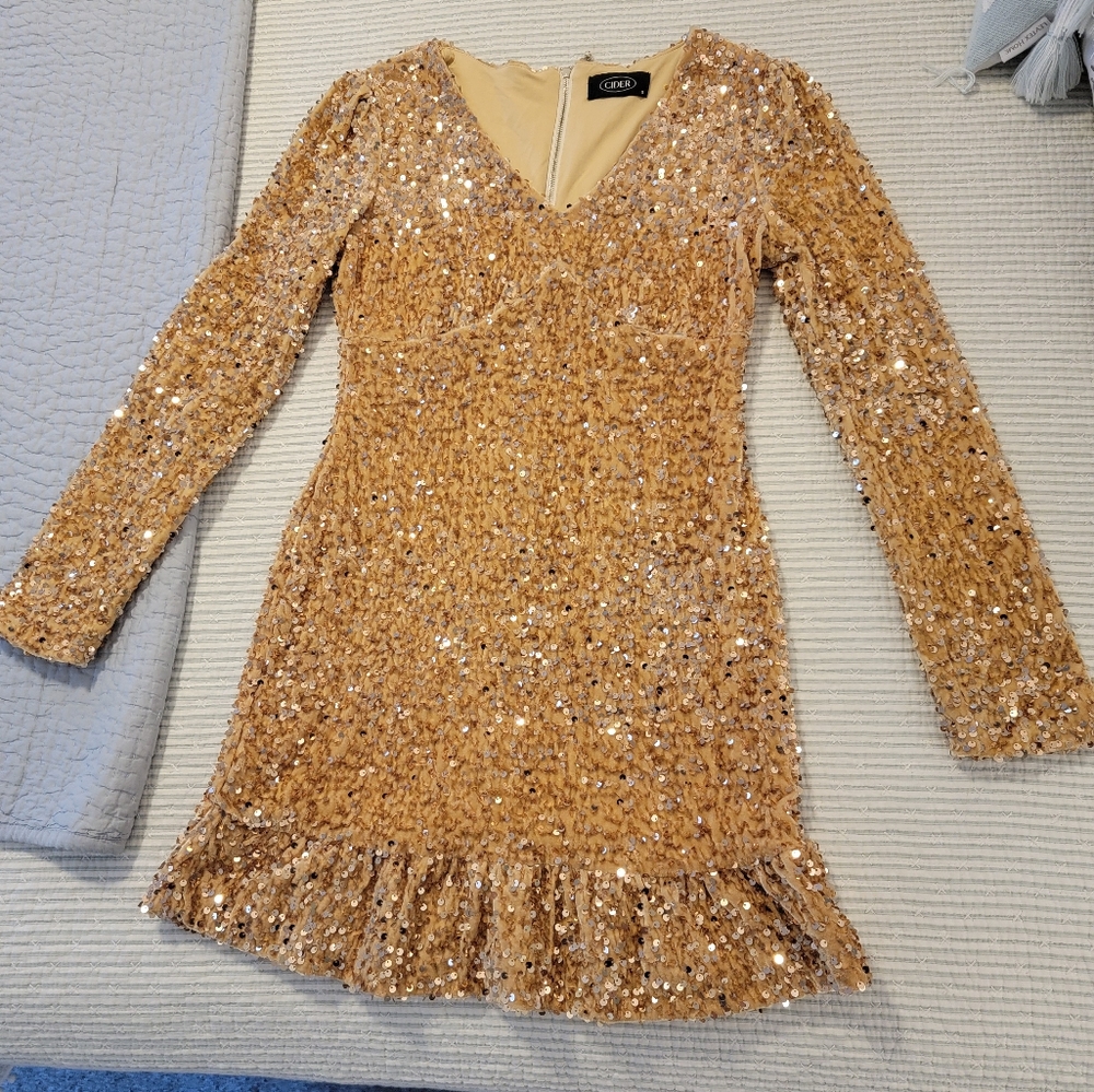 Gold sequined fun mini dress. Cider size S